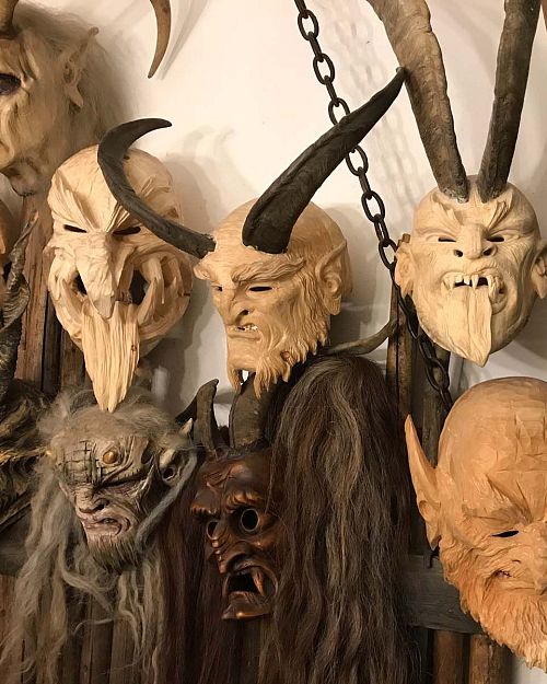 Weibliche 2025 krampus gestalten